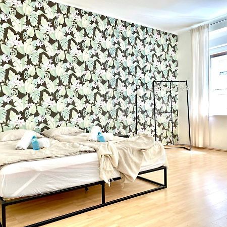 Central Comfy Apartment - Self Check-In Graz Bagian luar foto
