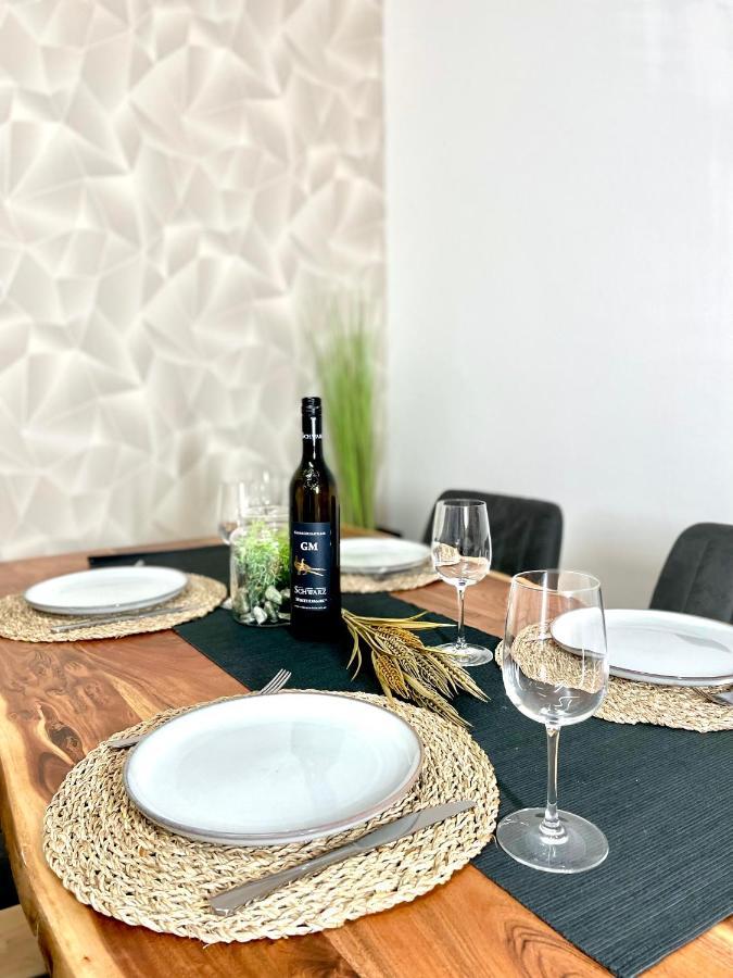Central Comfy Apartment - Self Check-In Graz Bagian luar foto