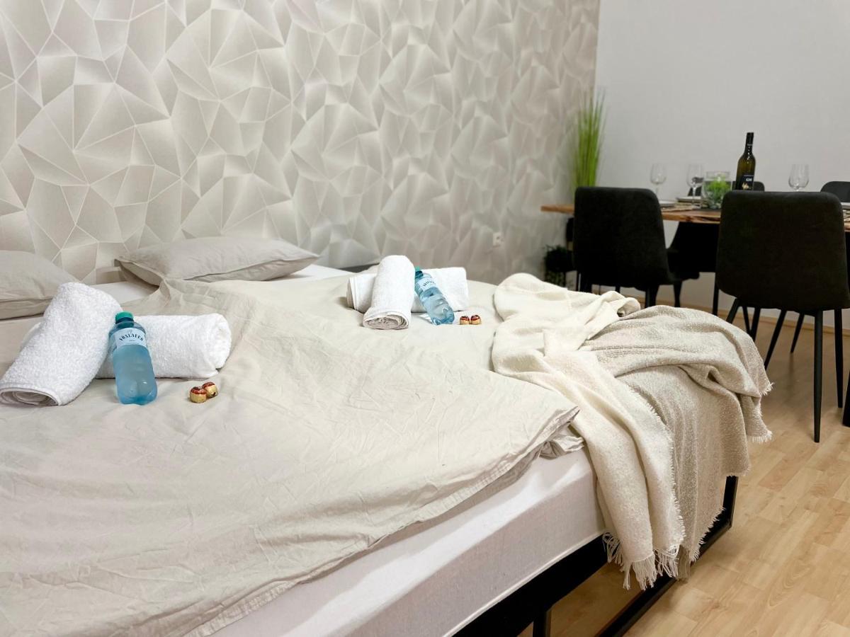 Central Comfy Apartment - Self Check-In Graz Bagian luar foto