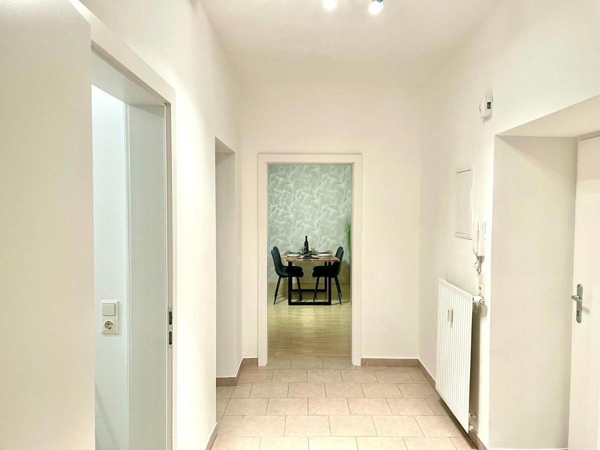 Central Comfy Apartment - Self Check-In Graz Bagian luar foto