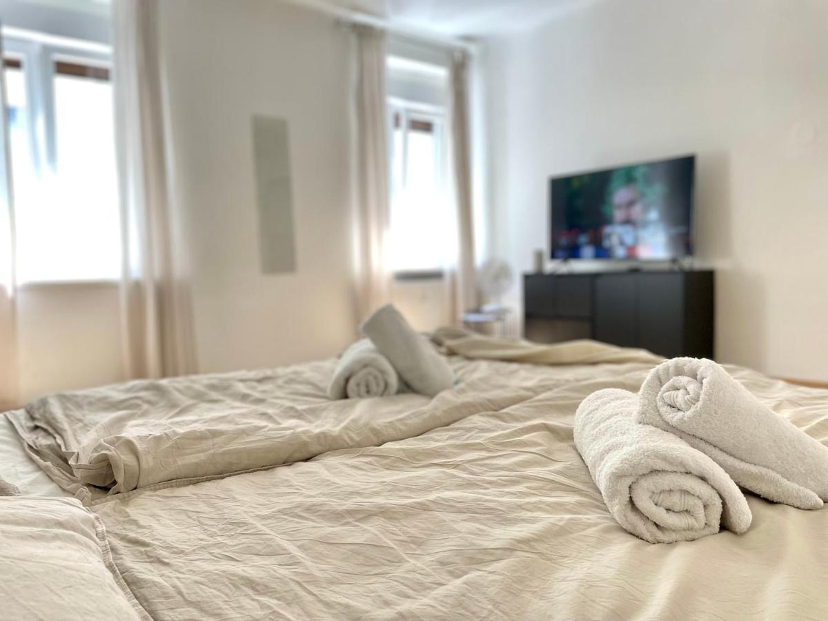 Central Comfy Apartment - Self Check-In Graz Bagian luar foto