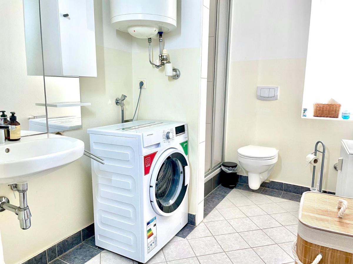 Central Comfy Apartment - Self Check-In Graz Bagian luar foto